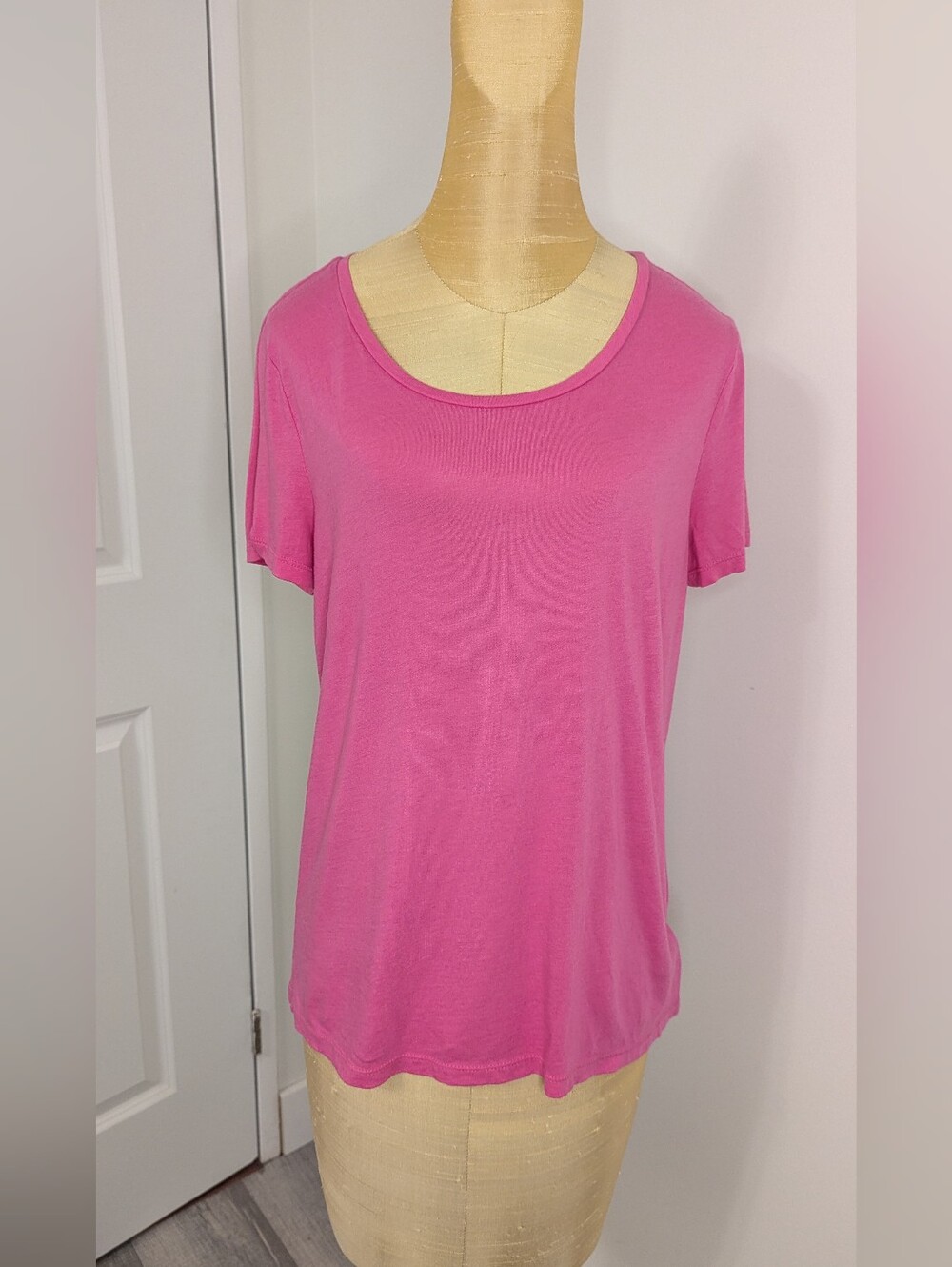 Gap Bright Pink Scoop Neck Short Sleeve T-Shirt Size Medium
